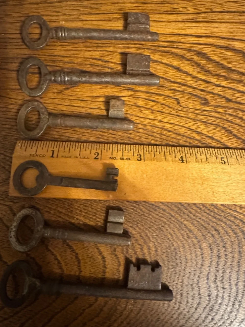 Vintage Skeleton Keys Set bundle of 6 - Picture 5 of 5